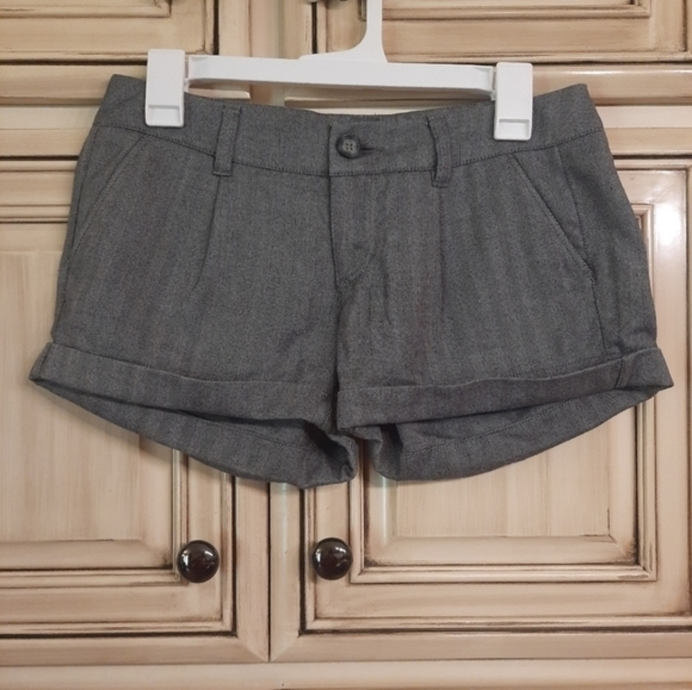American Eagle Outfitters Black White‎ Cuffed Shorts! Size 0
